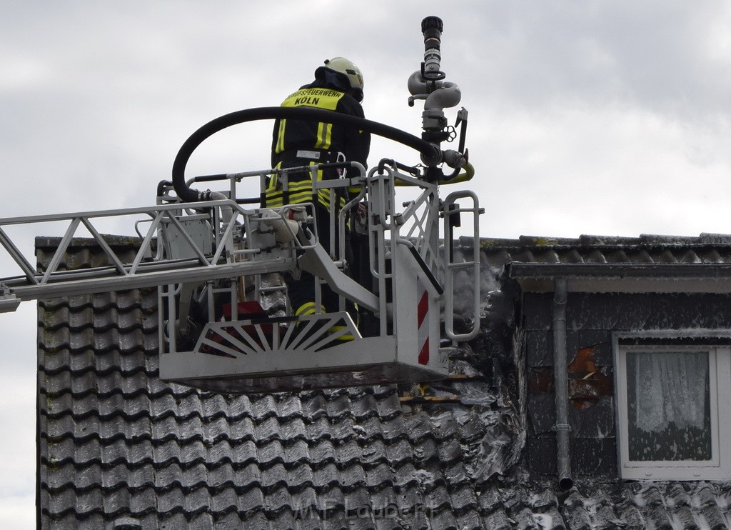 Feuer 2 Koeln Brueck Am Schildschen P05.JPG - Miklos Laubert